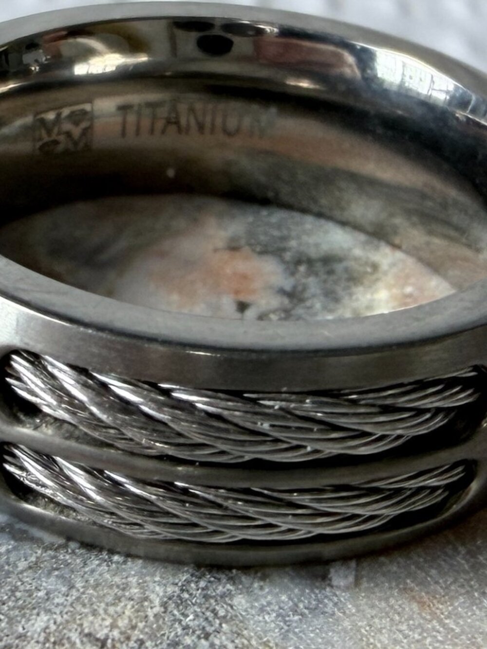 Titanium Ring Size 10 - Picture 3 of 4